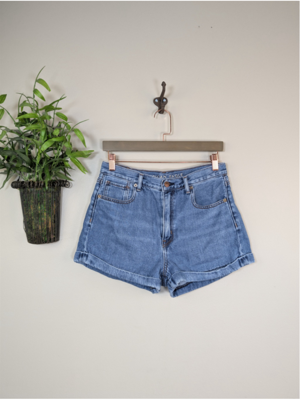 AE 8 Mom Jean Shorts High Rise Medium Wash 100% Cotton Cuffed Dad American Eagle